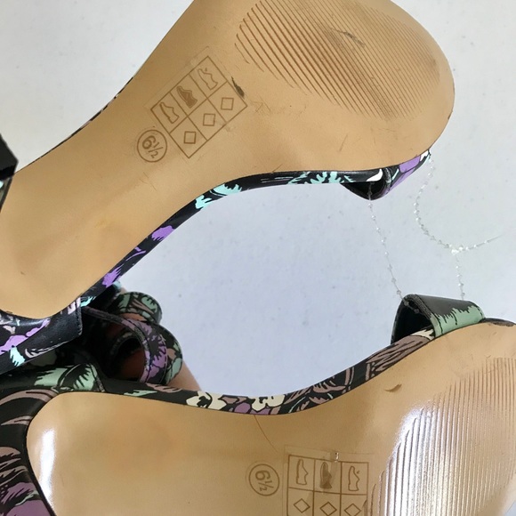 🔥2 x $25🔥Mercer 6 1/2 double strap/zippered heel - Picture 2 of 6